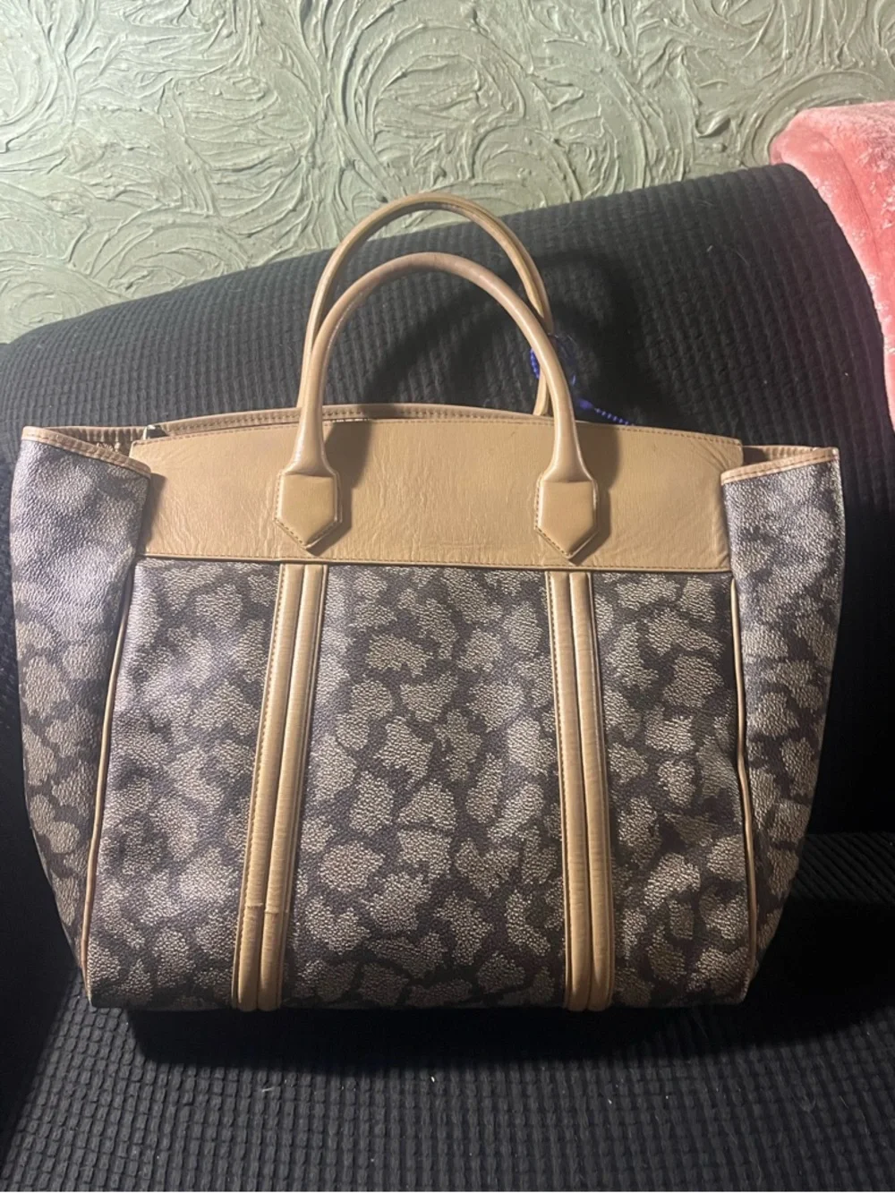 Large leopard print Yves Saint Laurent tote. Great condition. - Picture 4 of 16